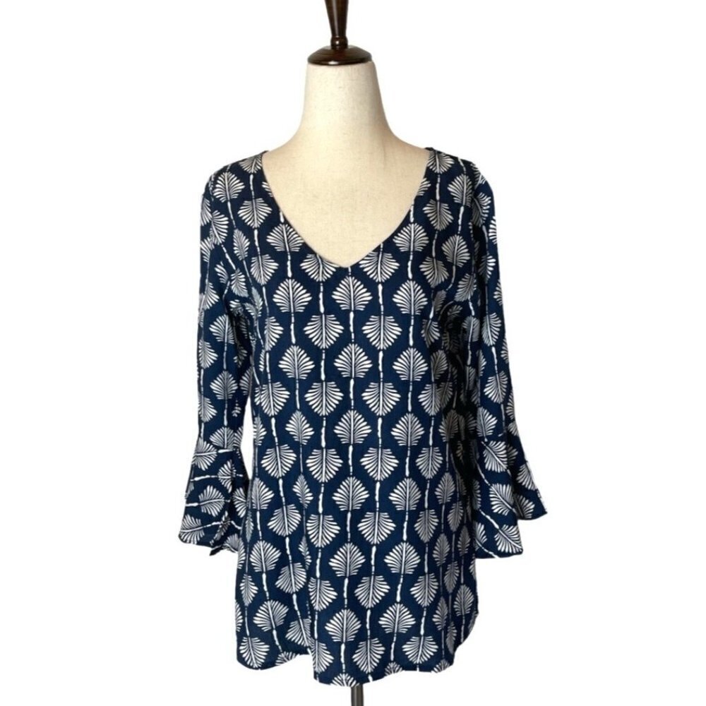 Escapada Living Navy Blue White Leaf Print Bell Sleeve V Neck Blouse XS NWT
